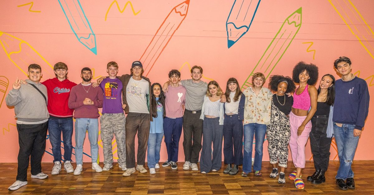 bleedingcool's tweet image. ICYMI: The cast of #Netflix's #Heartstopper announced the premiere date for season two in a unique behind-the-scenes clip from filming. / #NickAndCharlie #AliceOseman @netflix @AliceOseman dlvr.it/Sn1d41