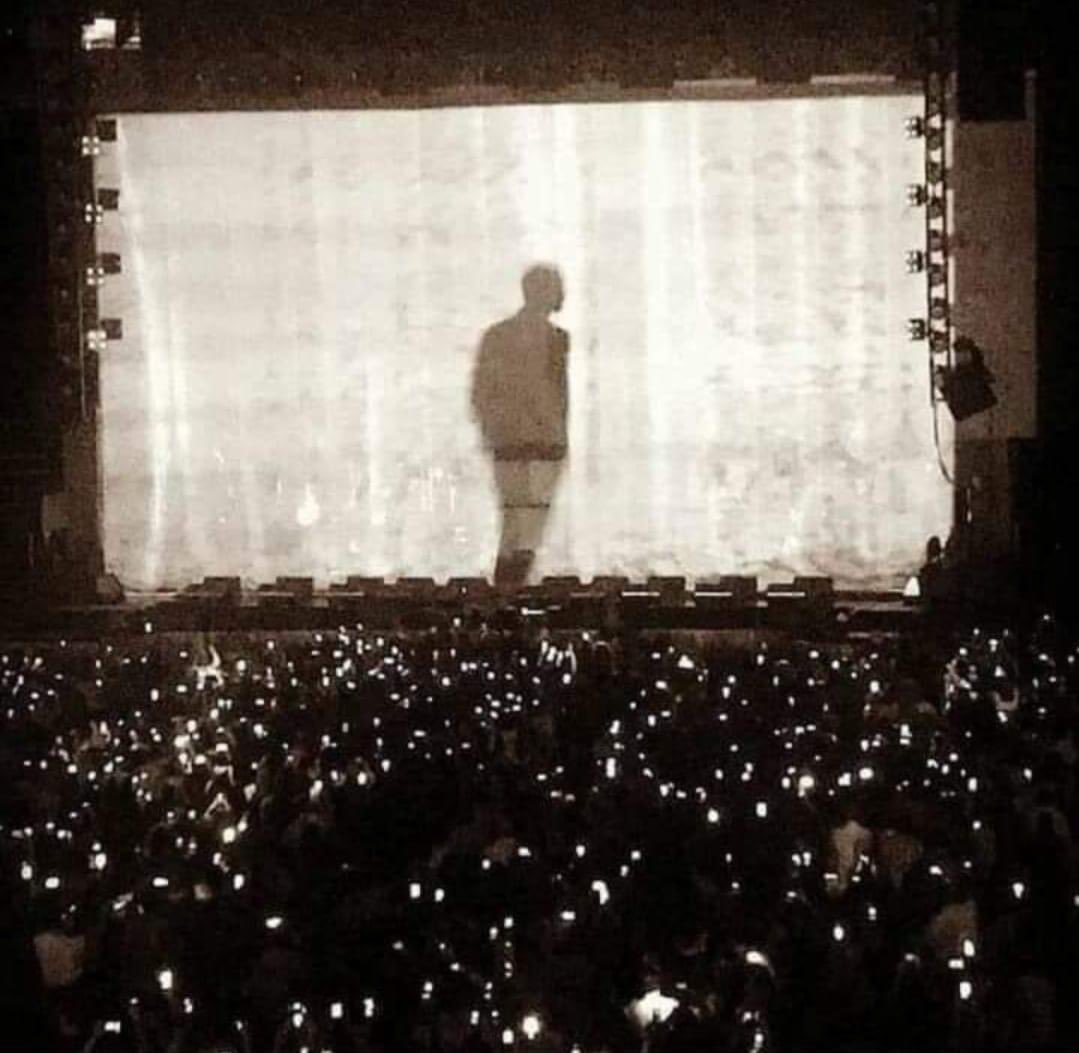 Iuismiguelmx's tweet photo. POV: Estás terminando el 2023 en un concierto de Luis Miguel https://t.co/ur7mwuSJQc