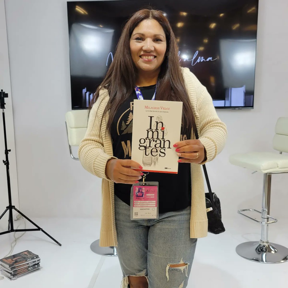 Milisbella's tweet photo. Es un honor estar en FilBo presentando mi libro "Inmigrantes" ha sido una increíble experiencia al lado de mi casa editorial Panhouse https://t.co/tcRQz765py