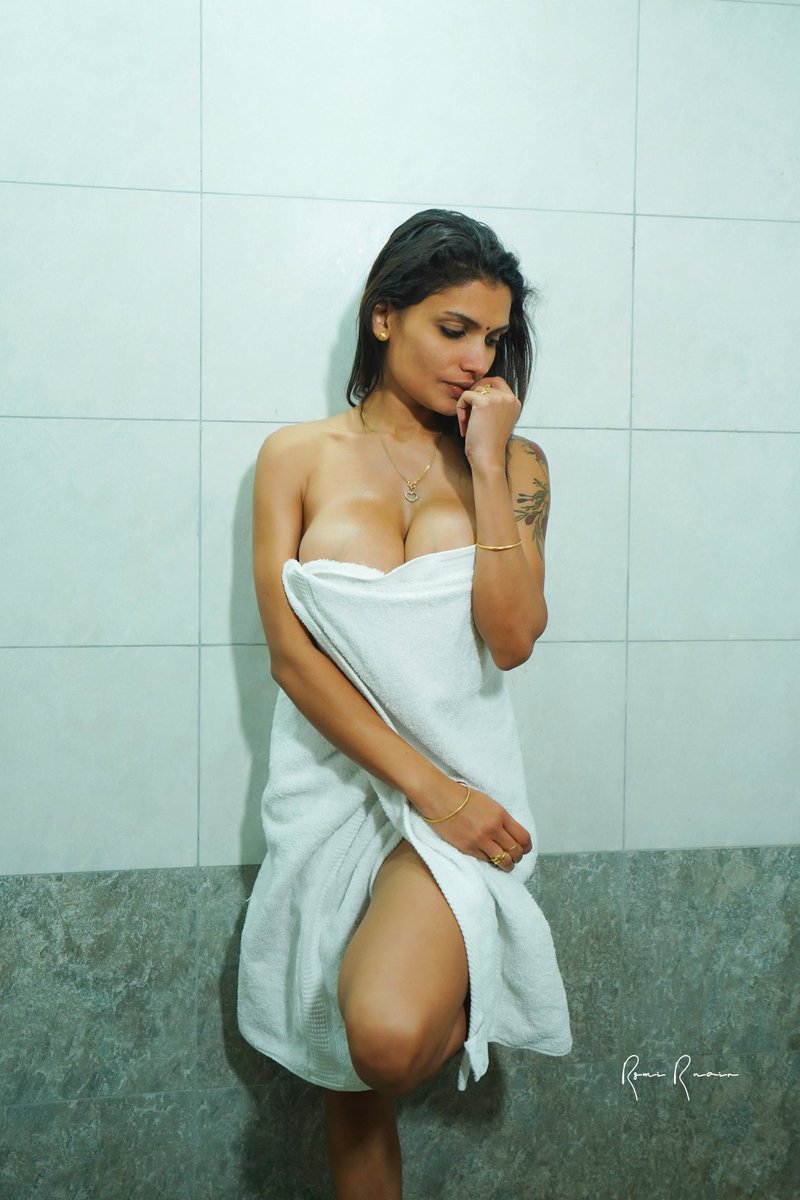 Hot Masala Zone 🤫 🔞 on Twitter: "Resmi Nair"