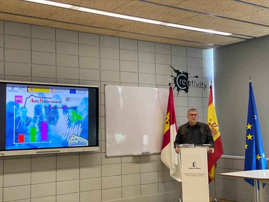 IES_DONBOSCO_AB's tweet photo. SEMANA DE LA FP Primer día:
Inauguración del Aula APE https://t.co/qlEYHXdG2h