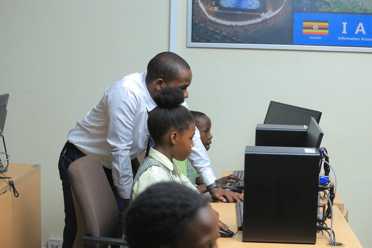 GrimsbyKane's tweet image. Ready to take your coding skills to the next level? Join us for Girls in ICT Week and get ready to level up! #NextLevelCoding #GirlsInICT hosted by @code_academy_ug in partnership with @NITAUganda1 and @MoICT_Ug