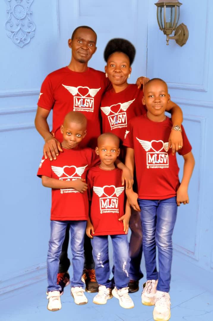 makelovegoviral's tweet photo. This family is 12 today. Congratulations to the Ezes https://t.co/E4BTkfbyGZ