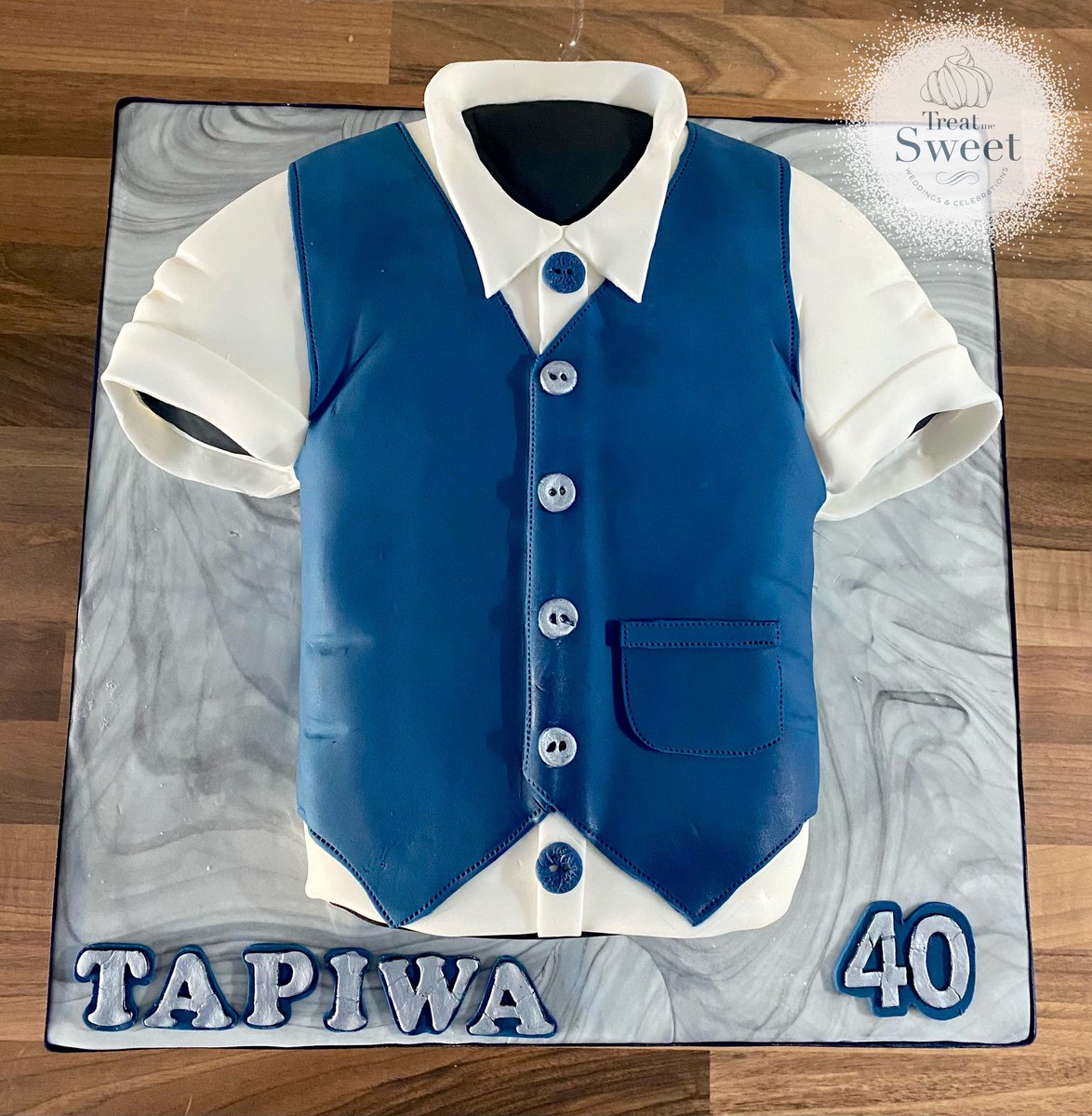 English toffee sculpted shirt and waistcoat cake 👔🎂