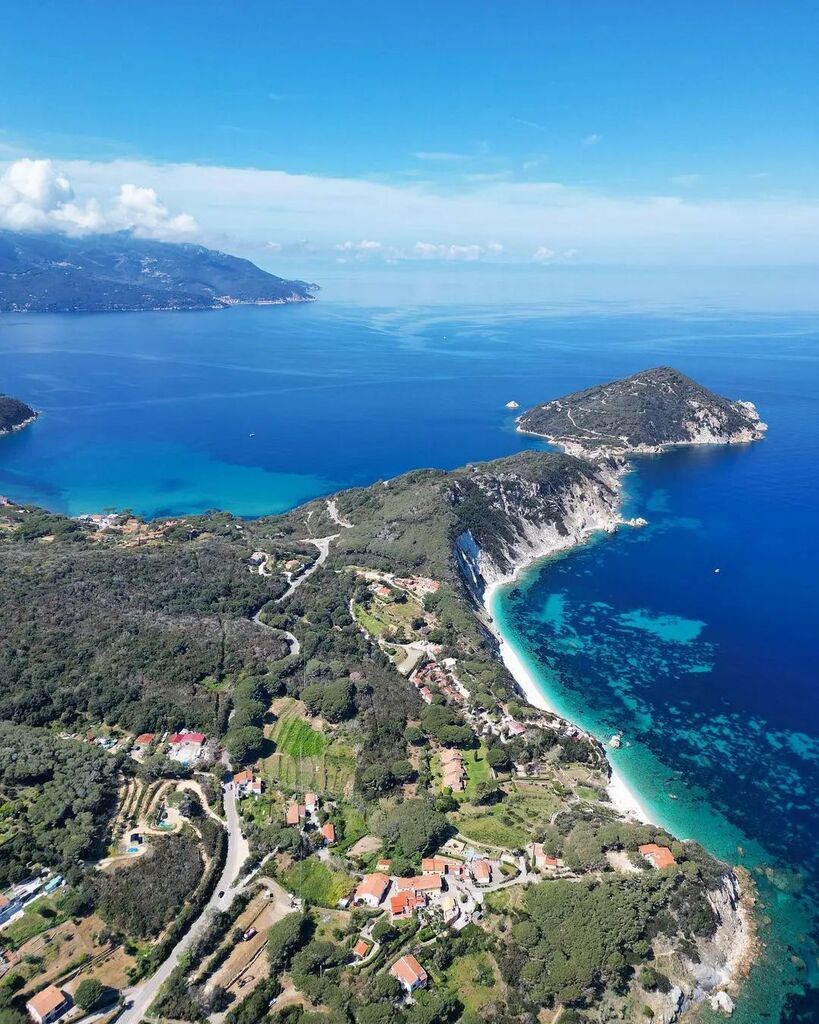 isoladelbaapp's tweet photo. L'#isoladelba vi aspetta 💖 scatto di @fratesti_elba 
Continuate a taggare le vostre foto con #isoladelbaapp il tag delle vostre #vacanze all'#elba https://t.co/1EDYLIsQSw