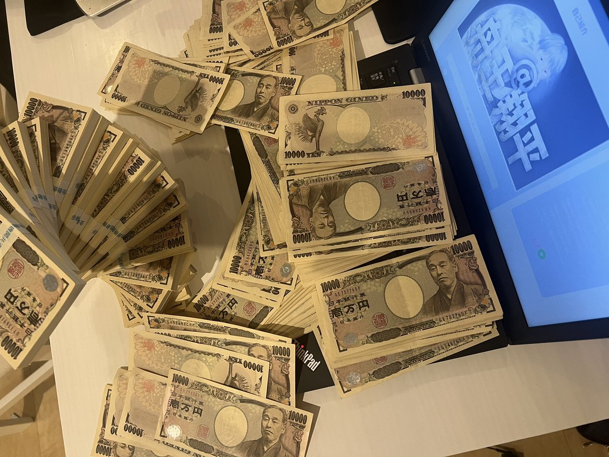 syouhei_kyoutei's tweet photo. 好きな物も食べれない、好きな物も買えない、好きな所にもいけない、週6働いて1日の休みは疲れて寝てる。
そんな人生の何が楽しいの？ https://t.co/vP555i19xJ