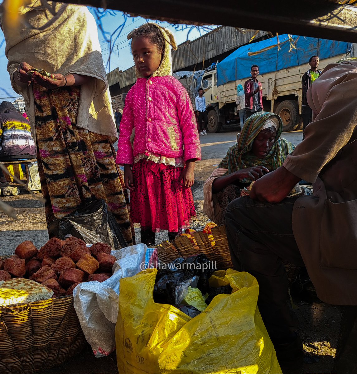 shawarmapill's tweet photo. Streets of Merkato 📸
#everydayaddis #streetsofaddis https://t.co/TxJBceB5zZ