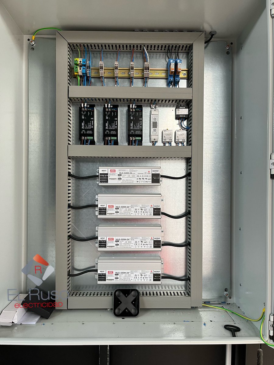 elrusoelectric's tweet photo. Montaje e instalación de armario para control 🎚️de iluminación💡mediante Casambi. 
Estamos deseando poder enseñaros pronto la instalación terminada y en funcionamiento.

#electricista #instalador #profesional #iluminacion #casambi #mula #bullas #murcia #instalacion #led #lighting https://t.co/dwlUmUCznr