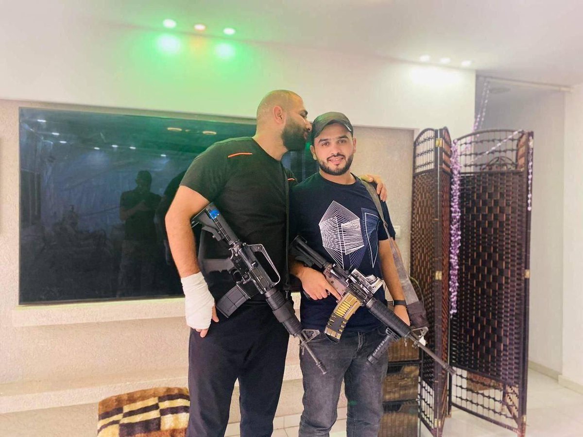 eng_araj's tweet photo. السلام على مصعب في كل حين، السلام على زينة الرجال وعزهم، السلام على إخوته الشهداء، السلام على مسار الفداء والبذل والصبر المركب على بلاءات الدهر حتى لقاء الله .. منهم من قضى نحبه، ومنهم من ينتظر، وما بدلوا تبدلا https://t.co/b2QI3AfLXO