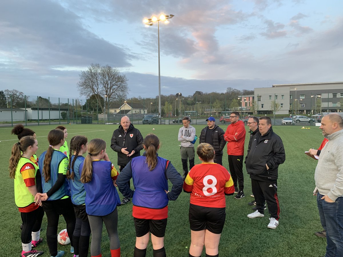 A huge thank you to the players from <a href="/CascadeYC/">Cascade Youth Club</a> under 12's girls team for taking part in last night's FAW Grassroots  Coaching Clinic.