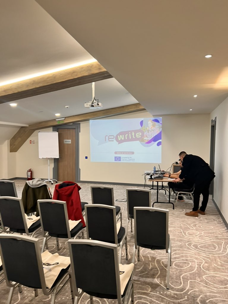 Chris Tomlinson tweet media