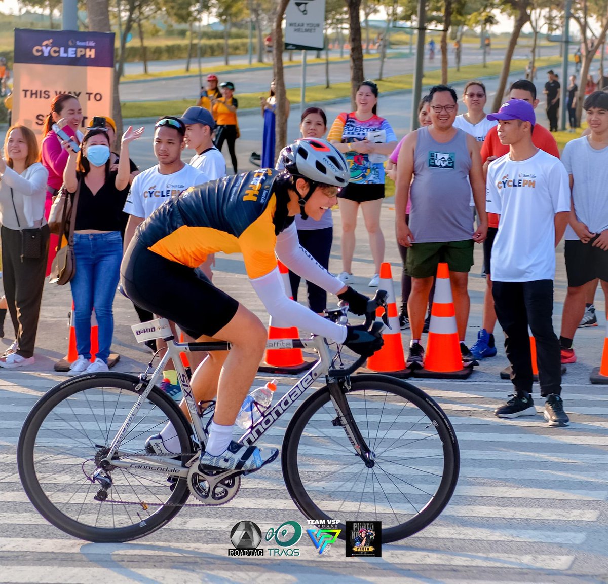DONATORSPH's tweet photo. Hello, Biker Donny! ☀️💛

📸 Photo Konect Moto TV’s Facebook Posts 
🔗 https://t.co/WYNDKyRPFS
🔗 https://t.co/4slNRvNvFn
🔗 https://t.co/L8OR8fuKCQ

#SunCyclePH | #DonnyPangilinan | @SunLifePH | @donnypangilinan https://t.co/fdiZu50JIc