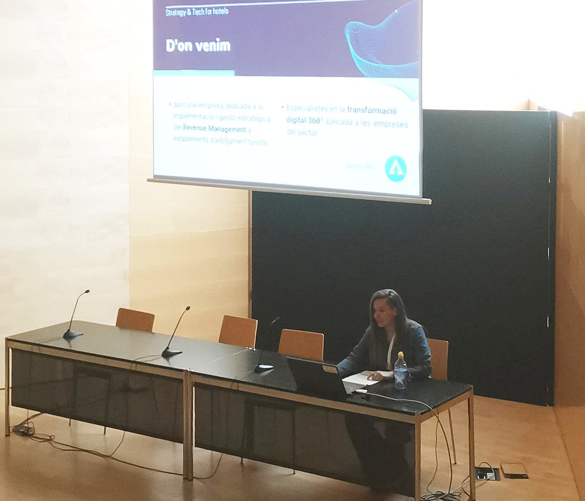 sergi_novo's tweet photo. 🔝 Èxitosa jornada sobre Intel·ligència Artificial aplicada al sector turístic en el marc del #SalouDigitalHub amb la col·laboració del Clúster @TICSud⭐️ Enhorabona als experts i a les empreses ponents com els socis #TICSud: #Roomtability i @triviaexplore de @magnore.👍Seguim!📈 https://t.co/TwHrKNGrIB