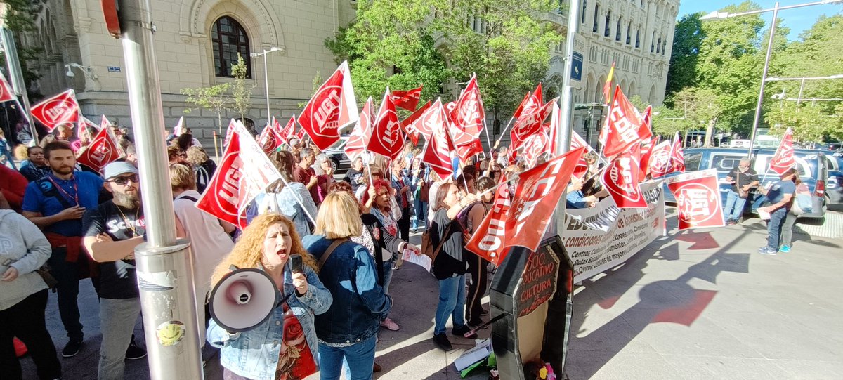 Jose98938808's tweet photo. No da para vivir no da para pagar la cultura se muere la vamos a enterrar #culturamadridprotesta https://t.co/lFAmzh8GUQ