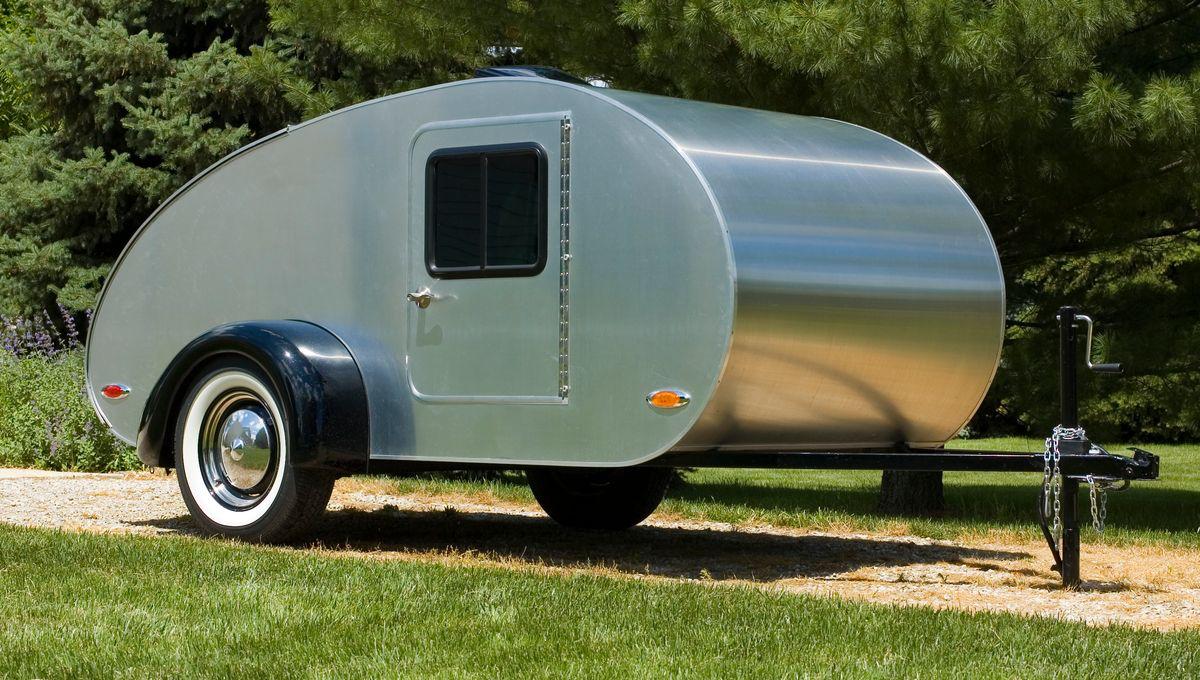 FNHPA_Officiel's tweet photo. #Boom des mini-caravanes, tentes de toit, #vans, pour un #weekend ou les #vacances, pour les #familles, les #retraités ou les #jeunes couples, la mode est au #roadtrip à la 🇫🇷 et les #campings 🏕️ sont #vanfriendly ! @oliviagregoire @FFCCcamping Crédits photos #Vanlife #Autoplus https://t.co/hNaklxkerq