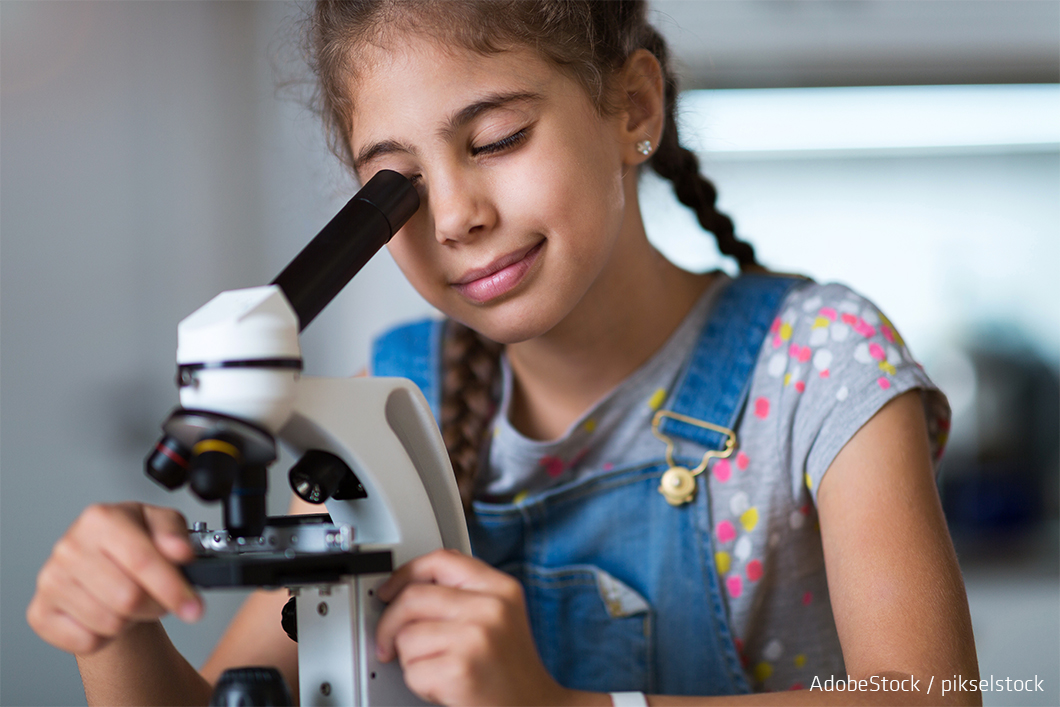 BAMResearch's tweet photo. 📢Am Donnerstag ist #GirlsDay 👧&amp; wir haben noch Restplätze frei! Entdeckt als #Superheldin, #Detektivin &amp; #Forscherin die vielseitige Welt der Materialwissenschaft 👩‍🔬👩‍💻🧪🔬💎🔥🤖🤩
Jetzt noch schnell anmelden 👉https://t.co/hZFPGNscUK
@Der_GirlsDay #MINT @Technologiepark https://t.co/Z0DaXTUIgQ