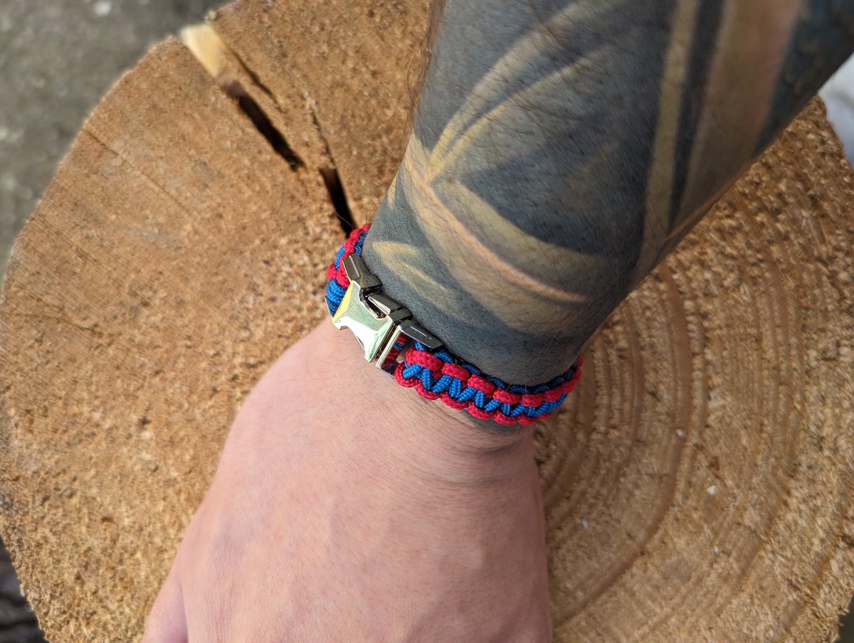 eiskomitee's tweet photo. Metallschnalle!
.

#paracord #paracordarmband #paracordbracelet #etsy #etsyseller #etsyde #etsydeutschland #etsyshop #schmuck #geschenke #geschenkideen #bracelet #armband #armbänder
#kleinunternehmer #kleinunternehmen #selbstgemacht #handgemacht #eiskomitee https://t.co/3FvIzwVpPB