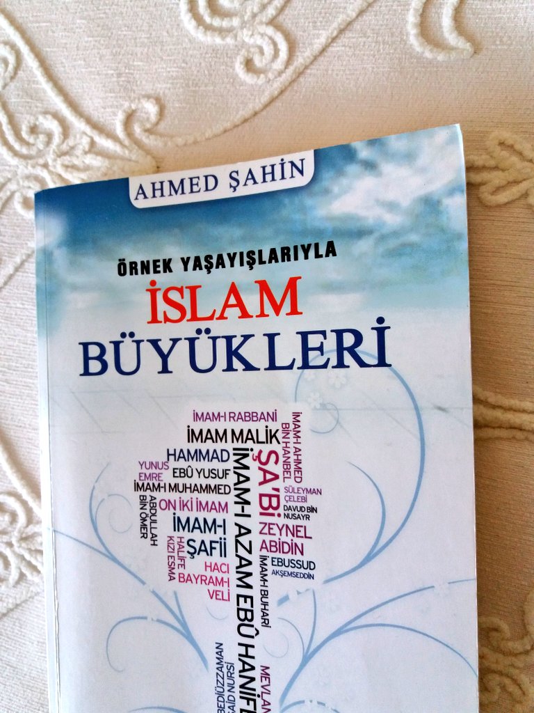 ncky__'s tweet photo. İlim adamı,imkan sahipleri karşısında itibarını koruyup vakarını muhafaza etmeli,zillete düşmemeli..Vehep Bin Münebbih.
İmam-ı Azam Ebû Hanîfe,İmam Mâlik,İbrahim Bin Edhem,Bişr-i Hafi,Mevlana,Molla Fenârî, Bediüzzaman Said Nursî ve niceleri...
Örnek Yaşayışlarıyla İslam Büyükleri https://t.co/3IfVDp2bmQ