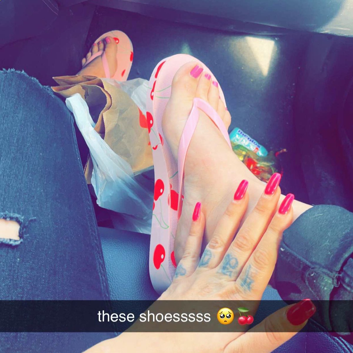 subdarling69's tweet photo. #selling_content #buyingfeetpics #buyingcontent #feet #feetcontent #feetfinder https://t.co/03rPGE1Qr6