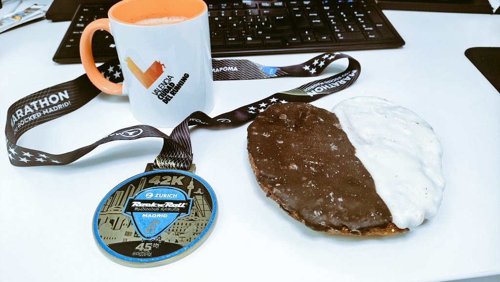 JaviRun42k's tweet photo. Y aquí mi típica #FotoPalmera postmaratón en la oficina 🤪 después del pedazo domingo que pasamos en @RNRmadmaraton
#EstamosPreparados
#LaDecimoNovena🏅
#kmsXalimentos
#ComandoValencia
#Gracias https://t.co/oVn7KJaZ77