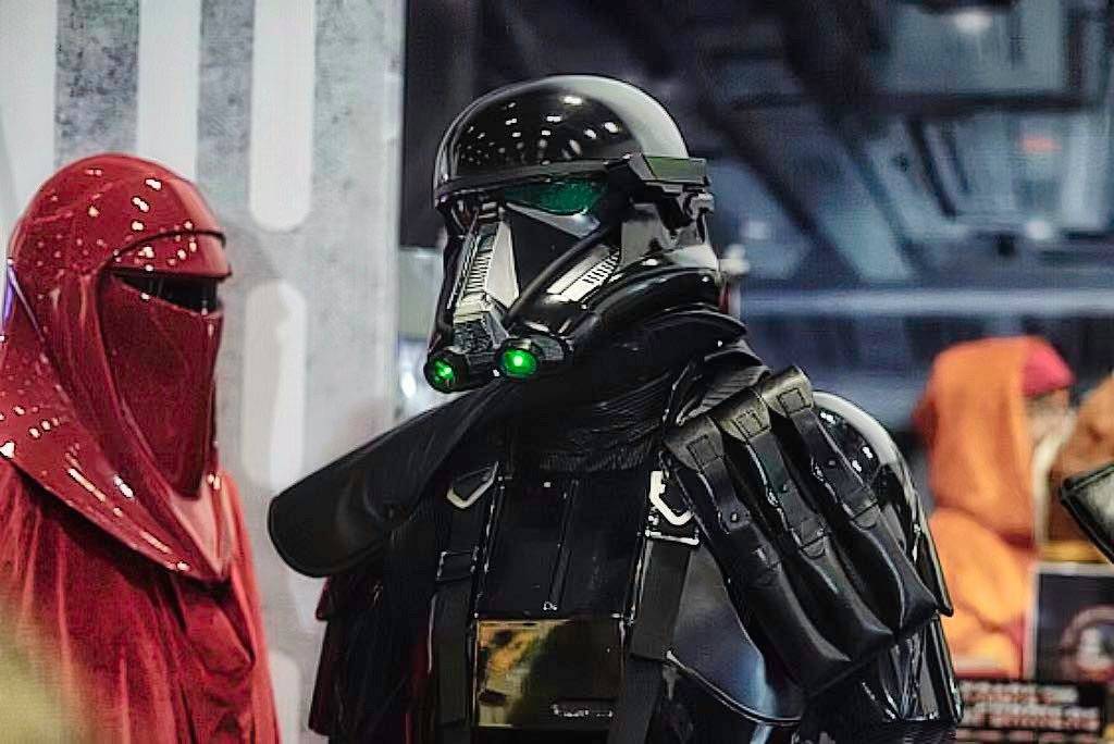 501stSpecOps's tweet image. Our Death Troopers ensure that visitors have a safe stay at the Beijing toy heart Expo, TX22209 and TX11166 of the Chinese Garrison are on post for the empire.

⬛️
⬛️📸by TX11166
⬛️

#501stchinesegarrison #501stspecops 
#official501st