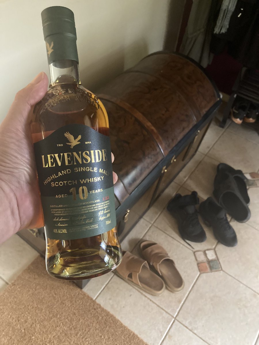 jonharleyweston's tweet photo. Tonight I’m going to Take A Walk On The #Levenside with this beautiful single malt #whisky from the aquifers of #LochLomond in #BonnieScotland https://t.co/i5DjxvixIw