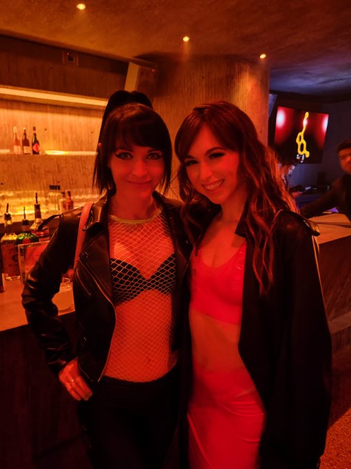 OMG!!! This was a dream come true and felt a bit nervous asking @rileyreidx3 to take photo with us 😄<a href="/tag/pornhubawards"class="tags"><span>#pornhubawards</span></a>