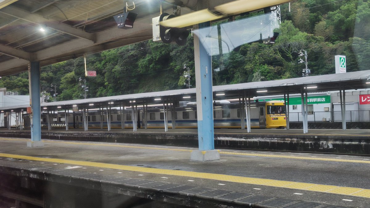 Te20T's tweet photo. ドクター東海、鳥羽駅に https://t.co/kp7AlKz8XQ