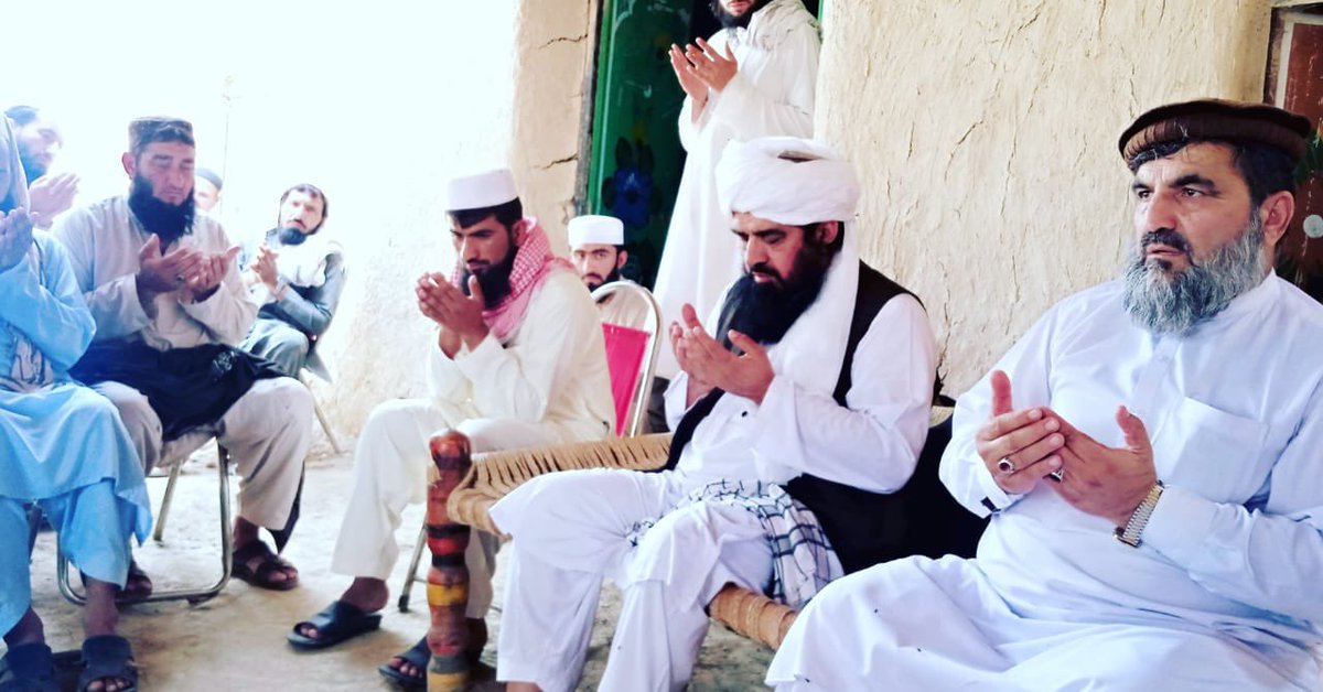 ایم این اے و چئیرمین محمد جمال الدین کی مفتی عبدالشکور کے آبائی گاوں تاجبی خیل آیف آر لکی مروت آمد -
مفتی عبدالشکور شہیدکے آہل خانہ سے اظہارے تعزیت اور فاتخہ خوانی کی- مفتی عبدالشکور شہید کی قبر پر حاضری دی -