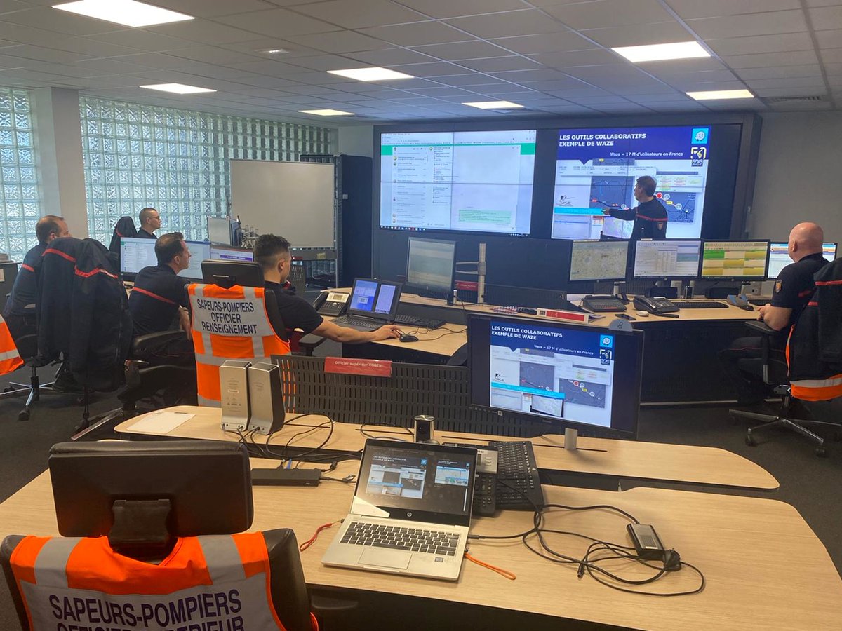 SDIS50's tweet photo. Fin de formation pour les nouveaux chefs de salle opérationnelle #CSO "satellites". Ces officiers expérimentés en poste à l'État-major ou dans les centres de secours pro viendront renforcer l'équipe des CSO "permanents" pour piloter le #CTA_CODIS des #sapeurspompiers de #LaManche https://t.co/77hDmFKioU