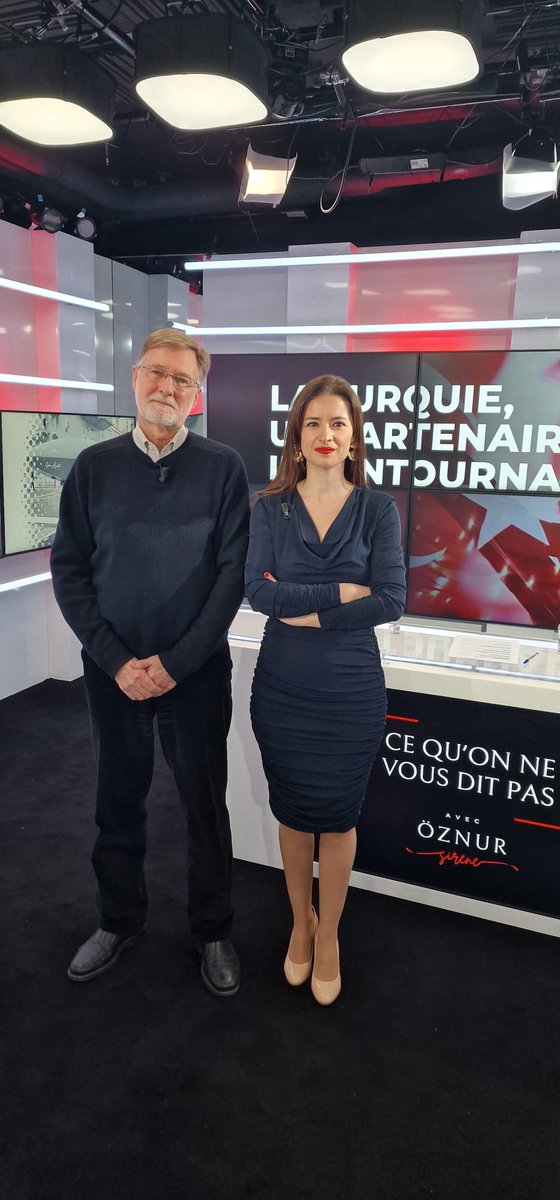 SireneOznur's tweet photo. Bugün sizlere müjdeli bir haber vereceğim. Fark etmişsinizdir, bir süredir sosyal medyada eskisi kadar aktif değilim. Bunun temel sebebi sahadaki çalışmalarımın daha etkili olacağını düşünmem.

Bu nedenle uzun süredir hayalini kurduğum bir projeyi hayata geçirerek YouTube kanalımda kendi programımı hazırlamaya karar verdim. Bu programda gündemle paralel olarak başta Fransa'dan olmak üzere Avrupa'nın farklı köşelerinden Türkiye ve uluslararası ilişkiler konularında uzman isimler ağırlayacağım. Amacım sizlerle konvansiyonel medyada aktarılmayan bilgileri paylaşmak, sizlere duyulmayan, hatta sansürlenen sesleri duyurmak olacak.

Dün, 40 yılı aşkın süredir Türkiye üzerine çalışan, Uluslararası Stratejik İlişkiler Enstitüsü Başkan Yardımcısı, siyaset bilimci Sn. Didier Billion (@DidierBillion) ile Türkiye, seçimler, Türkiye-Fransa ve AB ilişkileri, Türkiye'nin dünyadaki rolü hakkında dolu dolu 50 dakikalık bir röportaj gerçekleştirdim.

Programımın ilk bölümünü tercüme ettikten sonra sizlerle paylaşmaktan mutluluk duyacağım.

Sizlerden ricam, geliştireceğim YouTube kanalıma abone olmanız ve takipte kalmanız.

👉 YouTube kanalım : https://t.co/AS3uXFGXFI

Şimdiden hepinize ilginiz ve desteğiniz için çok teşekkür ederim.