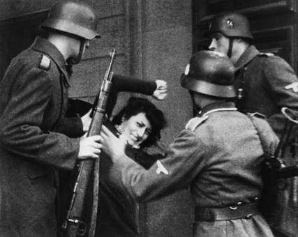 BarbaraBaroni73's tweet photo. La libertà è come l'aria e l'aria è la nostra #Costituzione #25aprile_e_ANTIFASCISTA #Resistenza https://t.co/GAEnm4oKoK