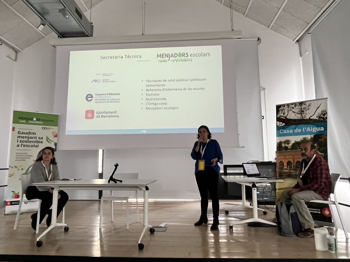 mpasarin's tweet photo. Comencem la jornada del programa Memjadors Escolars Més Sans i Sostenibles #MEMSS. @salutpublicabcn @bcn_ajuntament @consorciedubcn https://t.co/r93eUj67kE