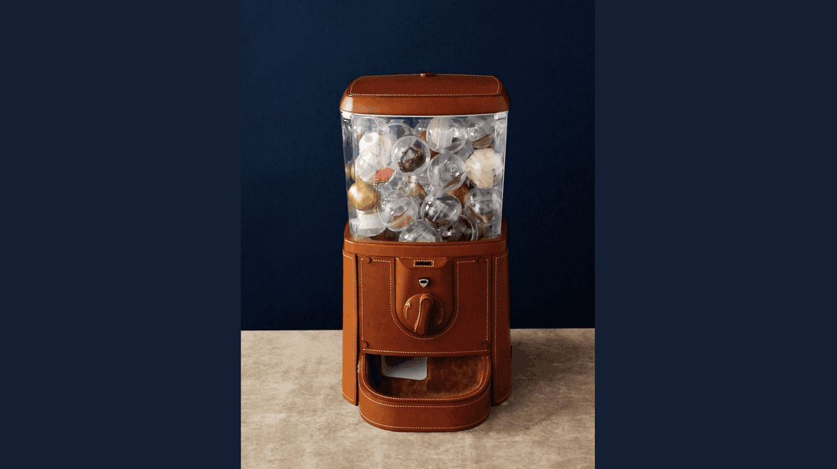 Tokyo_gov's tweet photo. 【#EdoTokyoKirari】
Tsuchiya Kaban’s original leather capsule toy machine is now available! This is a limited time event at the Shibuya and Umeda stores,please check the URL below for details.
https://t.co/vho40eJBIf
#CapsuleToyMachine #tsuchiyakaban https://t.co/zoFoCJPvmR