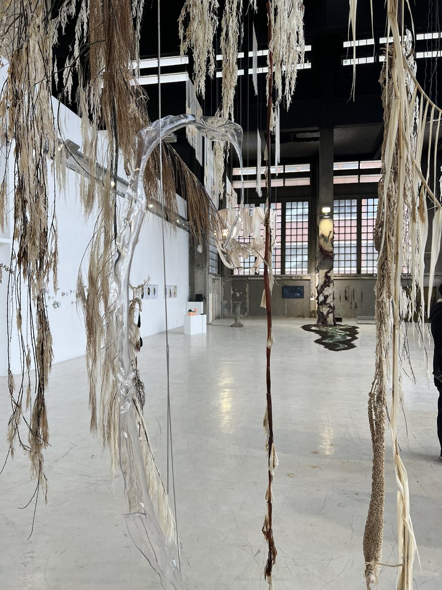 svdpt's tweet photo. Il faut impérativement aller voir l’exposition collective SYMBIOSIUM_ COSMOGONIES SPÉCULATIVES à la @FFiminco (invitation du @CWB_Paris) jusqu’au 6 mai 2023 ! 🌍🌱 https://t.co/i8Rf9r5Z6u