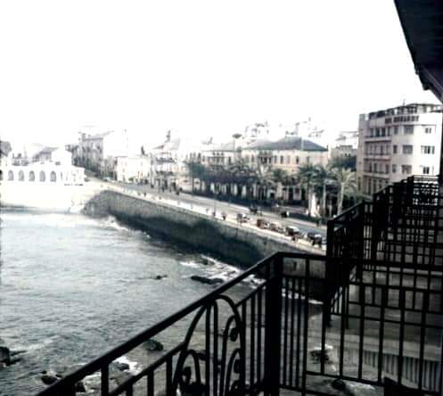 ImadSalamoun's tweet photo. Beirut, circa 1940.
Source: Old Beirut Set Eldunia https://t.co/eZTqwfdGvu