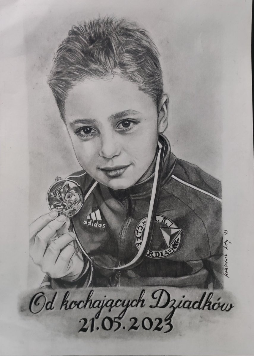 KFederkiewicz's tweet photo. Portrait of this little #football Player of #Clepardia team from #CRACOW was nie on #winsorandnewton paper, format A4 with #kohinoor pencils from 4H to 6B. Special dedication from #grandparents made with black ballpen. https://t.co/5GWcWQ6Qfu