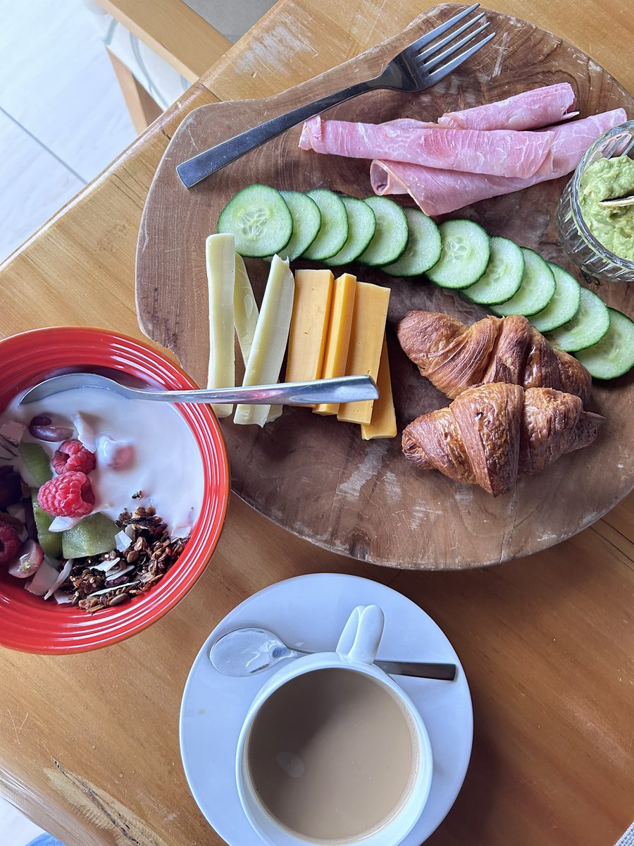 kerryndut's tweet photo. Magical Mornings @WhiteLionLodge 🥐🍳🍓☕️ https://t.co/sMoWkhbfkj