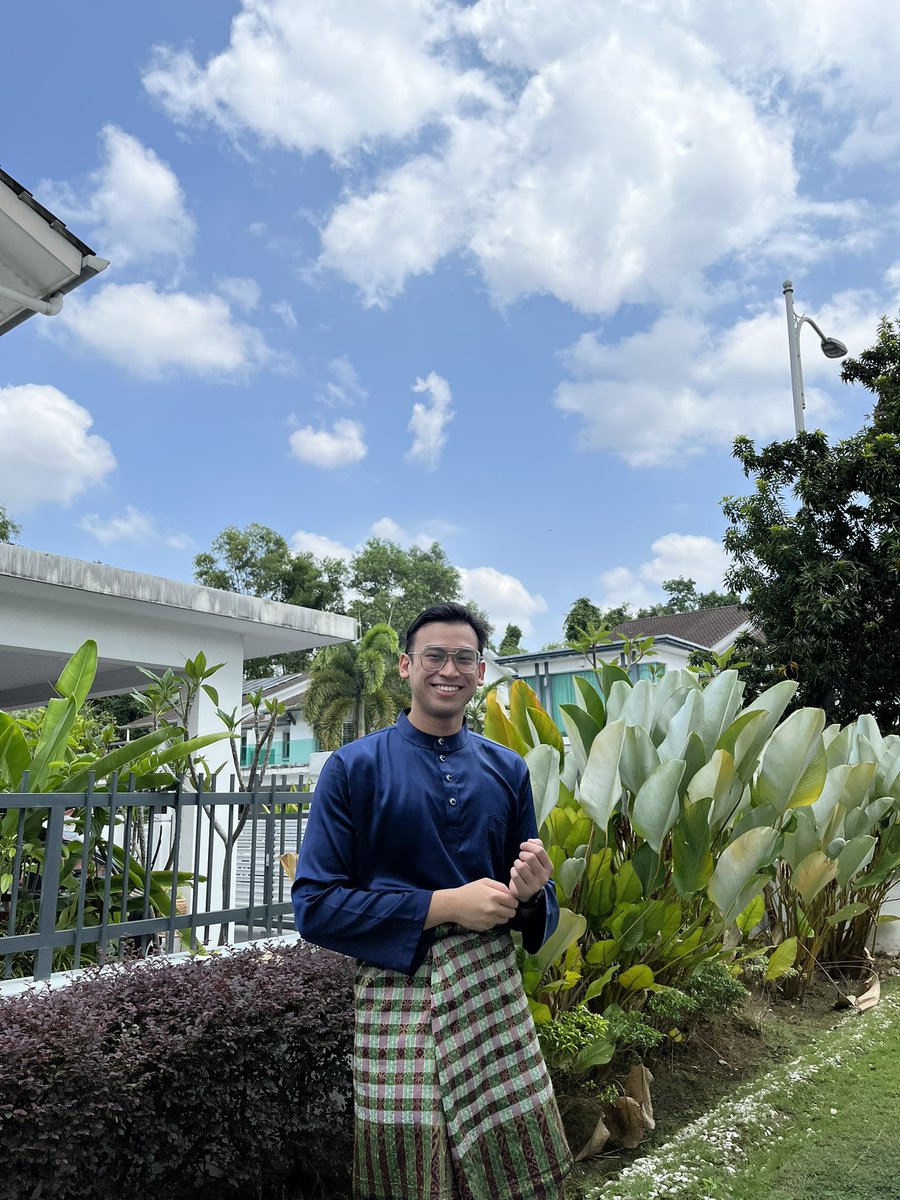 pseudo_tazia's tweet image. For you people who’s struggling in editing their raya pics, I’ve discovered a nice filter/edit using iPhone’s default Photo (original app) editing. Selamat mencuba!

Before VS After