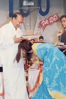 divyaspandana's tweet photo. ನನ್ನ ಮೊದಲ ಚಿತ್ರ ,ಅಪ್ಪು ಅವರ ಜೊತೆಗಿನ ‘ಅಭಿ’ ಬಿಡುಗಡೆ ಆಗಿ ಇಂದಿಗೆ 20  ವರ್ಷಗಳು. 
ನನ್ನ ಅಭಿಮಾನಿಗಳ ಹಾಗೂ ಹಿತೈಷಿಗಳ ನಿರಂತರ ಪ್ರೀತಿಗೆ ನನ್ನ ಹೃದಯವು ಕೃತಜ್ಞತೆಯಿಂದ ತುಂಬಿದೆ.ನನಗೆ ಅವಕಾಶ ಕೊಟ್ಟ ರಾಜ್ ಕುಟುಂಬಕ್ಕೆ ಸದಾ ಚಿರಋಣಿ ಮತ್ತು ನನ್ನ ಸಿನಿ ಪಯಣದಲ್ಲಿ ನನ್ನೊಂದಿಗೆ ಕೆಲಸ ಮಾಡಿದ ಎಲ್ಲರಿಗೂ ಹೃತ್ಪೂರ್ವಕ ಧನ್ಯವಾದಗಳು . https://t.co/X3nwXlbM3c