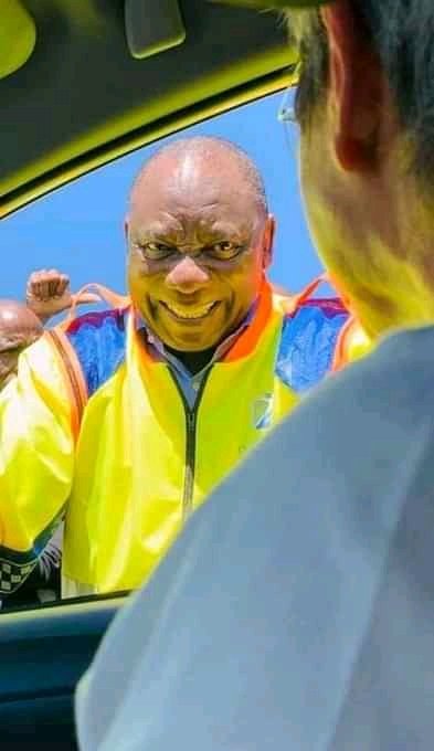 ProudVenda's tweet photo. @ChrisExcel102 They don't know that you are friends with Elon musk &amp; Cyril ramaphosa 😂😂

Banyise Chris 👇
https://t.co/d1AlWrtEg8 https://t.co/JmKIAhs7iY