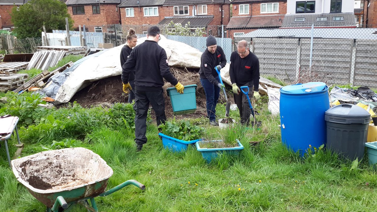 In light of Earth Day which we celebrated this past weekend, these are some highlights from Cllc carbon literacy life centre ground work. Terracing the slope. Burying scrap wood to sequistrate the carbon. Once terraced there will be a no dig small holding. 🌱🌍