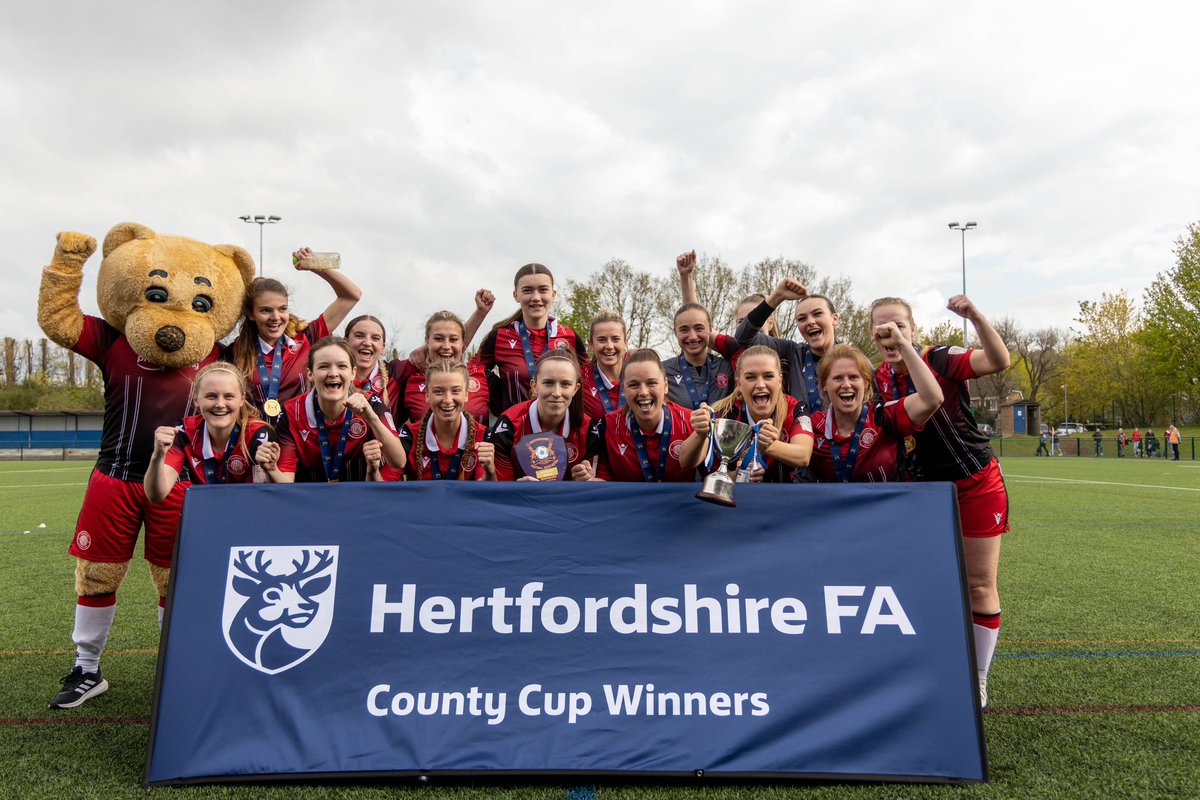 StevenageFCW's tweet photo. 🏆 𝘾𝙚𝙡𝙚𝙗𝙧𝙖𝙩𝙚 𝙂𝙤𝙤𝙙 𝙏𝙞𝙢𝙚𝙨 … we think we’ve kept you waiting long enough - so have a celebrations photo dump 🥳🏆🍾 #TogetherForBoro 🔴⚫️

📸: @EdwardPayne22 https://t.co/MA0xtYH2kl