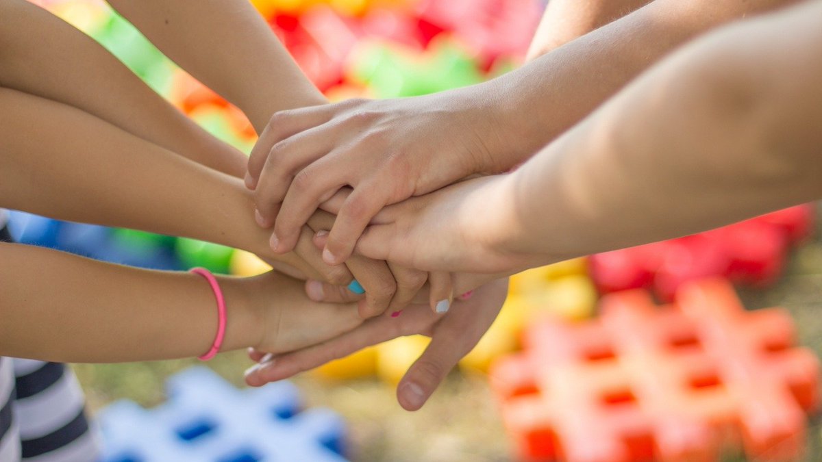 AjuntamentSalou's tweet photo. #Salou recuerda que hoy martes, 25 de abril, es el Día internacional por la lucha contra el maltrato infantil, que tiene como objetivo sensibilizar a la ciudadanía sobre este tipo de violencia, y poner de relieve los derechos de los niños/as. https://t.co/RboT9PzwVy