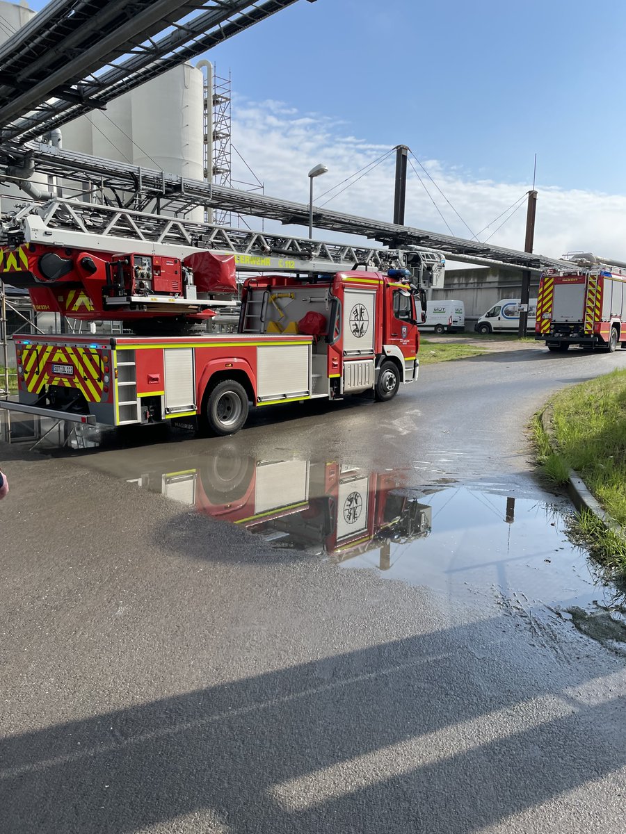 Abfallende's tweet photo. Ein Unfall kann schnell passieren - umso wichtiger ist es, dass jeder Handgriff sitzt. Wir sind dankbar für die Zusammenarbeit mit der Feuerwehr Schwedt und LEIPA-Werkfeuerwehr bei unserer Rettungsübung im Kraftwerk Schwedt. Gemeinsam haben wir gezeigt: Sicherheit geht vor! 🔥💪 https://t.co/at85wh4kmP