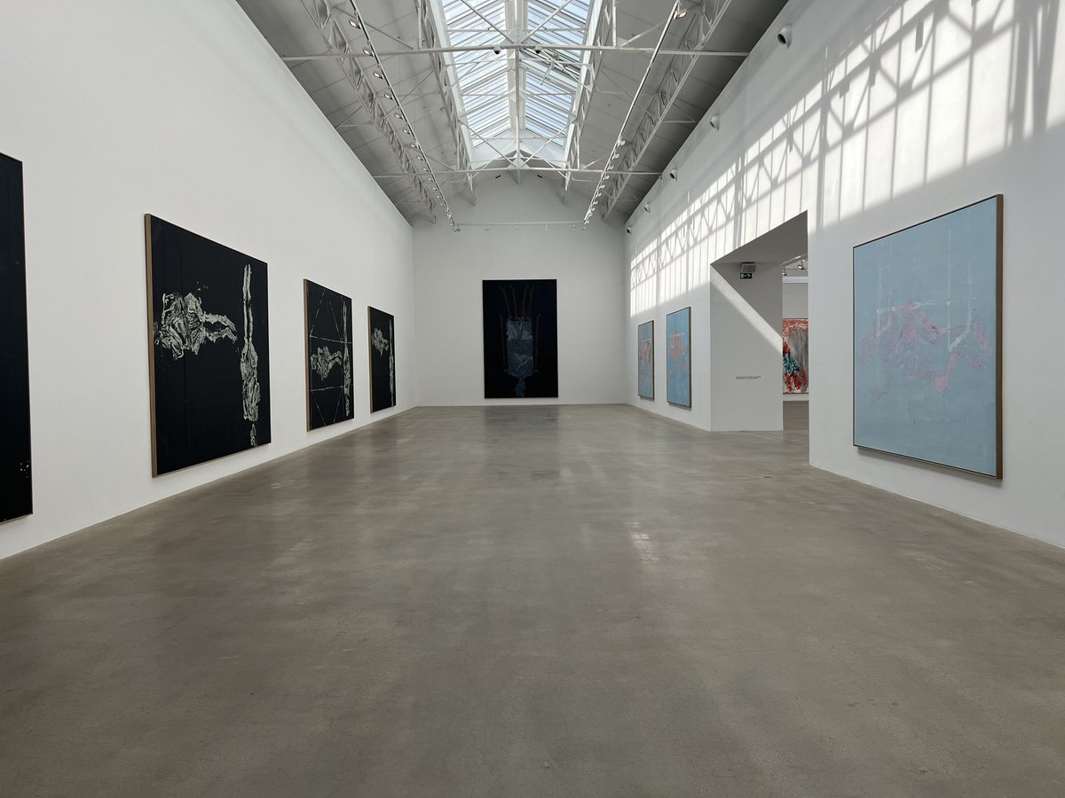 svdpt's tweet photo. À VOIR 👁️ : @baselitzgeorg à la galerie @ThaddaeusRopac à Pantin ! Des œuvres monumentales récentes dans un écrin qui m’impressionne à chaque visite. Quelle chance d’avoir cet espace à @VilledePantin @Est_Ensemble @seinesaintdenis ! https://t.co/da2ateFw5W