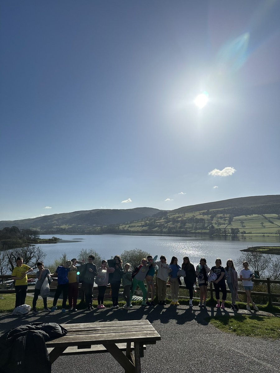 ysgolbroallta's tweet image. Pawb wedi cysgu’n wych neithiwr a mwynhau brecwast cyn sesiwn nofio 🏊🏻 Everyone slept well last night and enjoyed their breakfast before the swimming session 🏊‍♀️ #PwllGlo #Blwyddyn6