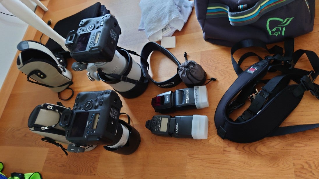 ImageBlue's tweet photo. Plockar ihop lite kameror för ett nytt uppdrag!
#ImageBlue #PhotoByKeith #check #Canon #tiiisdag #tisdag #uppdrag (@ TJUGOFEM in TÄBY, UPPLAND) https://t.co/zkCiEWSGDi https://t.co/ja8KZa9Whv