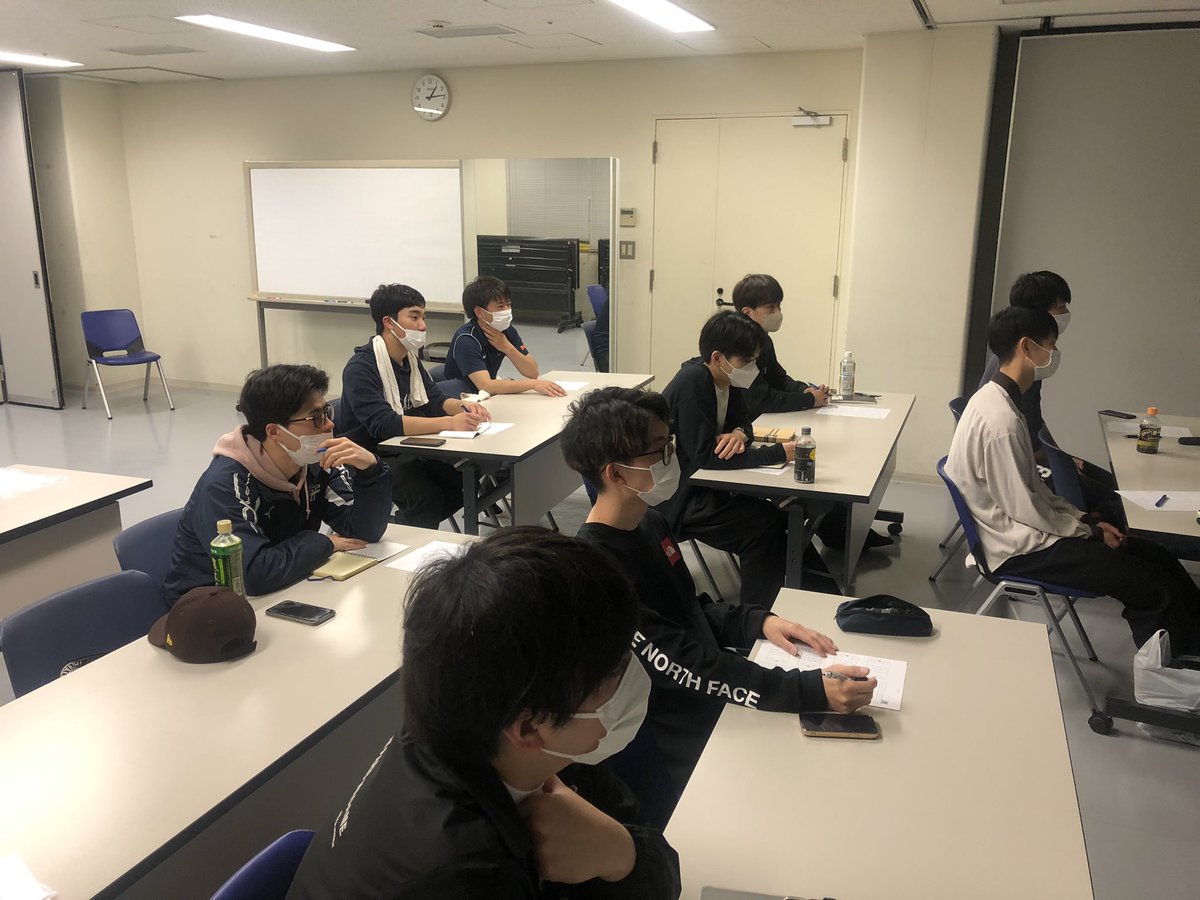 ksif_hockey's tweet photo. ☆お知らせ☆

先日、関西学連主催、大学からアイスホッケーを始めた選手対象に東北フリーブレイズのロウラー和輝選手によるアイスホッケー講習会を行いました。

次回は5月23日(浪速リンク)には合同氷上練習会を開催致します。こちらもロウラー選手が指導してくれます。 https://t.co/9rPnp7CPlK