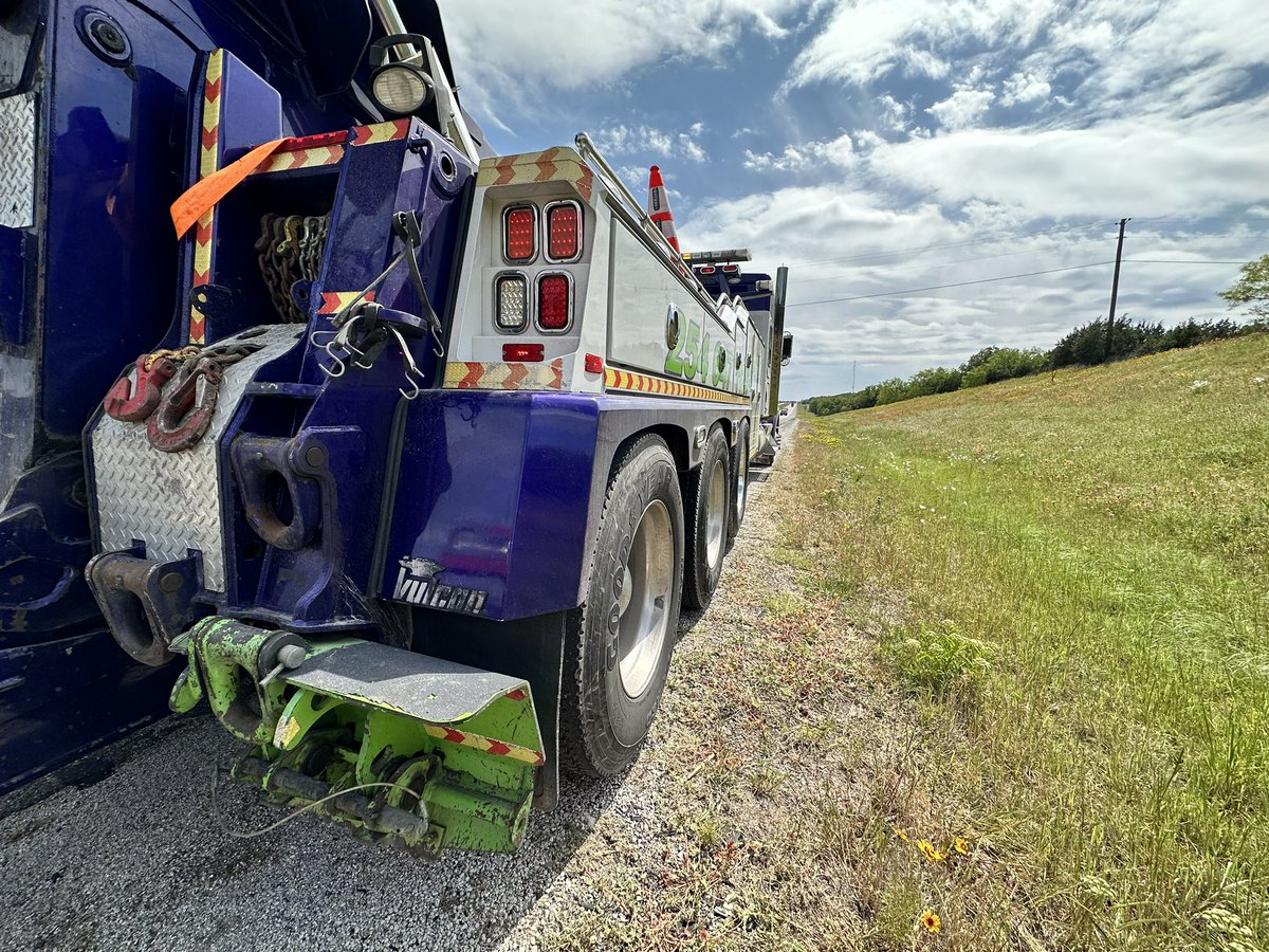 #trucking Fuel injection system and injector cup, decided it was enough and imploded on itself today. #semibreakdown Stuck in Texas for the rest of the week.